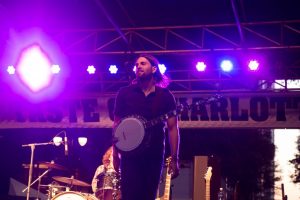 HotMusicianwithBanjo ain Stage