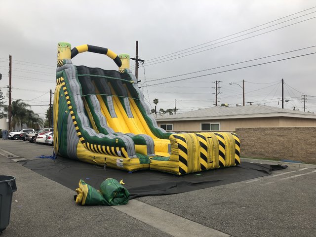 Toxic Drop Triple Lane Slide